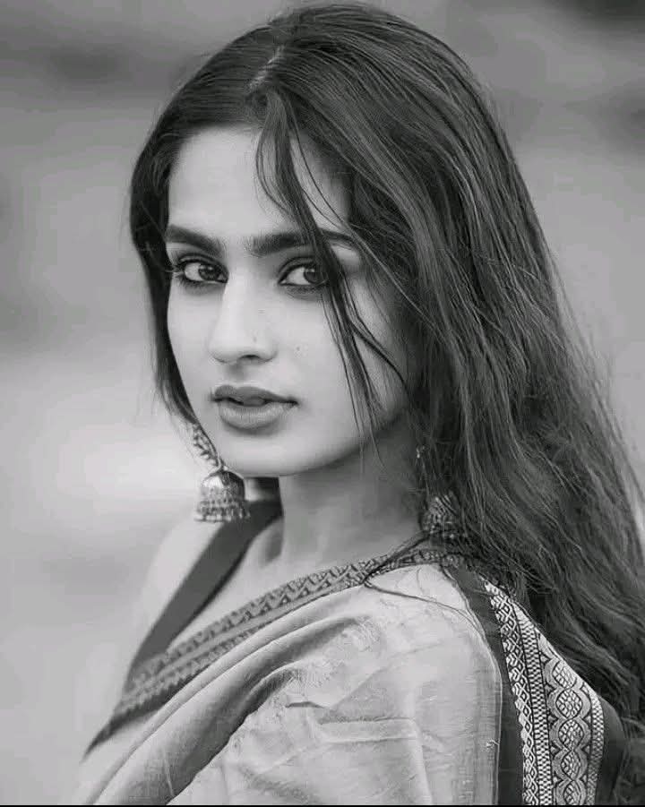 मोहब्बत का शौक ना रखिए साहब,
इसमें सांस आती नहीं और जान जाती नहीं...