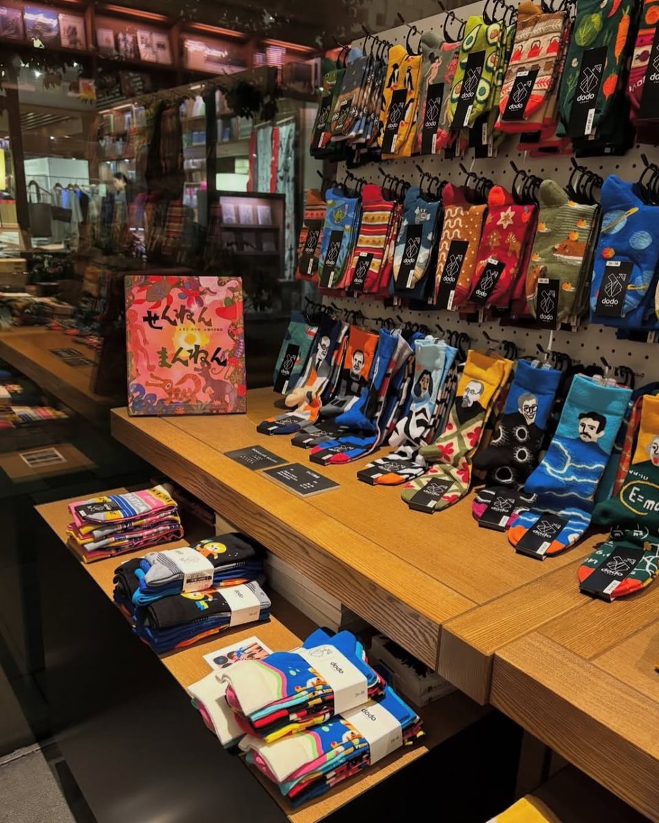 Dodo Socks тепер у Японії 🇯🇵
Так, тепер ми є не лише в Україні та онлайн, а й у приморському містечку Дзусі неподалік Токіо.
Разом із японськими партнерами ми принесли наш бренд у новий культурний контекст, зберігши наші коріння.
Dodo Socks — з України у світ. І далі буде 💛