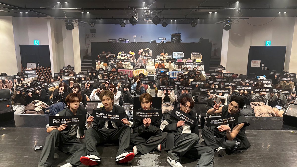 DIGNITY_JP's tweet image. [📷] DIGNITY JAPAN  LIVE 2025 🪄︎︎🎄The Gift of Light 🎁❄️完了💞

感動に満ちた今シーズン！ 
本当に幸せでした💓
私たちまた会いましょう🥹

#ディグニティ #DIGNITY #디그니티 
#LUO #ルオ #MINSEOK #ミンソク #LUKE #ルーク #ON #オン #HYEONGJIN #ヒョンジン