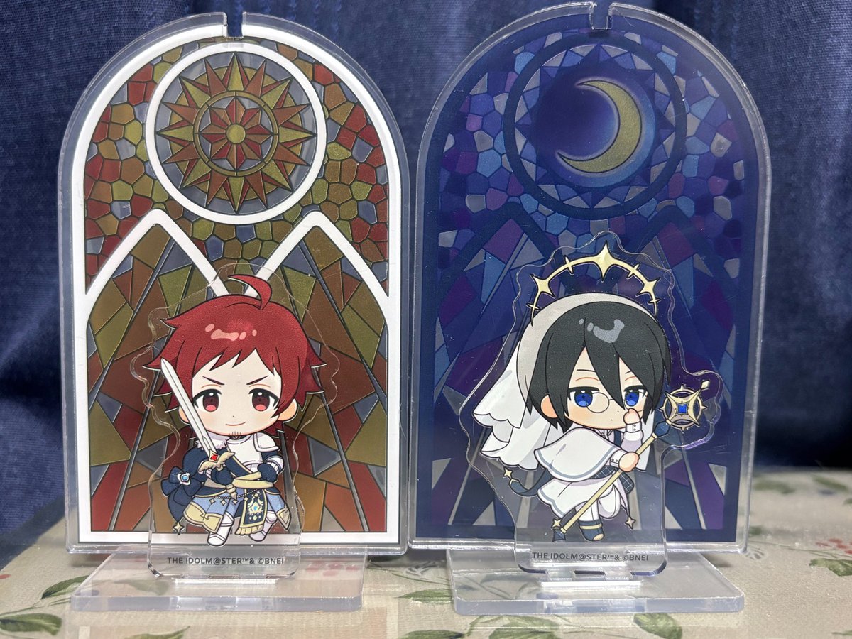 やりたかったやつ② 太陽と月のステンドグラス背景 セリアで買いました, image size:1200x900