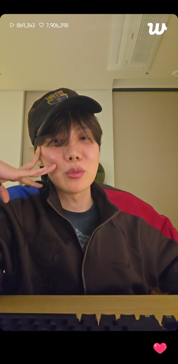 pieceof94218's tweet photo. 제이홉🩷
I vote #jhope for #POPGOLDENAWARDS2025 https://t.co/XpkpYcZ0fT