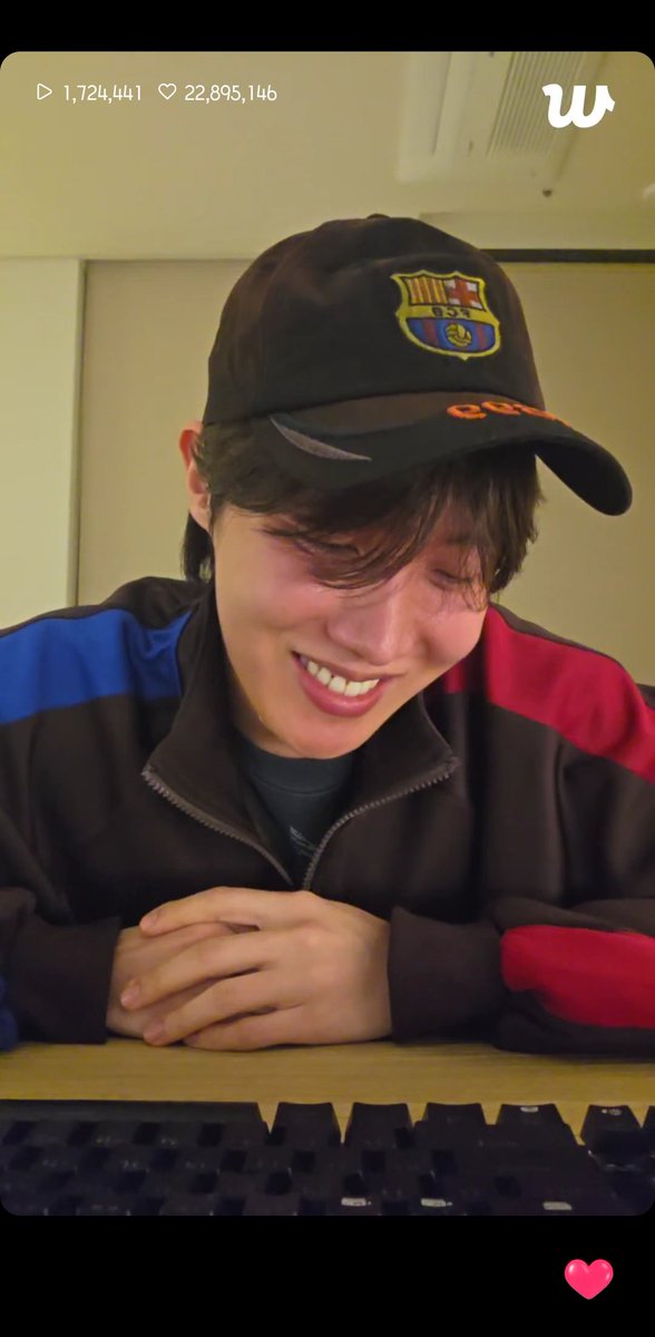 pieceof94218's tweet photo. 제이홉🩷
I vote #jhope for #POPGOLDENAWARDS2025 https://t.co/XpkpYcZ0fT