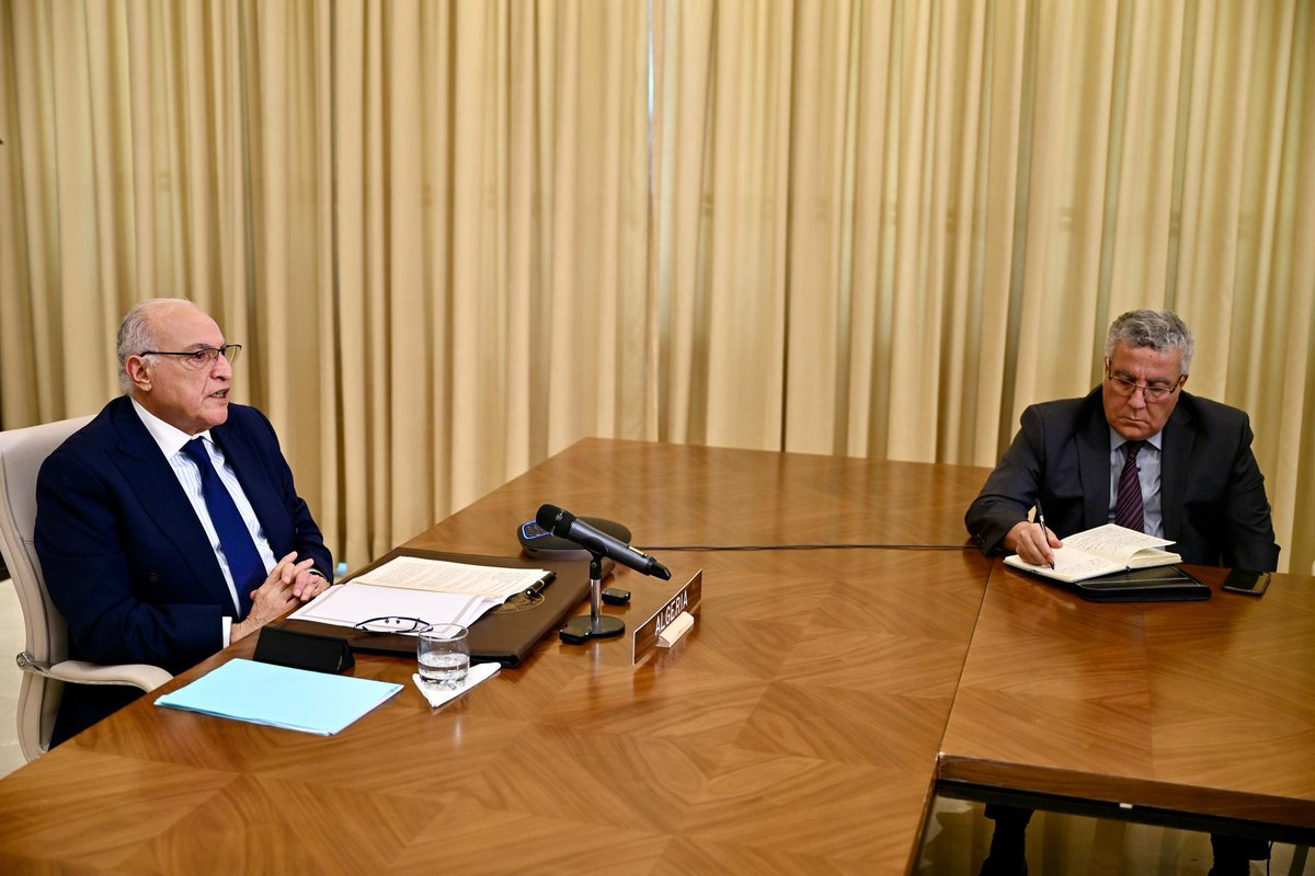 Algeria_MFA's tweet image. شارك وزير الدولة، وزير الشؤون الخارجية والجالية الوطنية بالخارج والشؤون الإفريقية، السيّد @AhmedAttaf_Dz ، صبيحة اليوم، في اجتماع وزاري لمجلس السلم والأمن التابع للاتحاد الإفريقي @_AfricanUnion الذي عُقد عبر تقنية التحاضر المرئي عن بعد. 

@AmbalgAddis