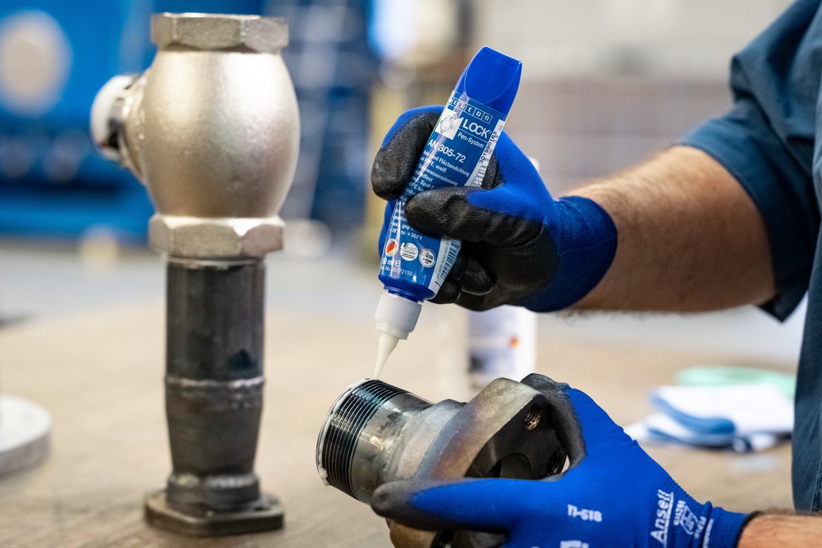 WEICONLOCK® AN 305-72 Pipe and Flange Sealing
Medium-strength, high viscosity and can be disassembled with normal tools.

WEICONLOCK® AN 305-72 Rohr- und Flächendichtung
Mittelfest, hohe Viskosität und normal demontierbar.

#weicon #weiconlock #sealing #industry #flange