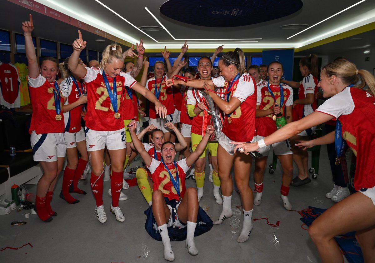 ArsenalWFC's tweet photo. 4. The party really getting started in the changing room after our
Champions League final win. https://t.co/bGuucT5CCf