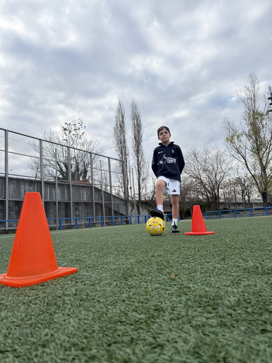 CFMadridRio's tweet photo. Campus de Navidad, seguimos disfrutando de las vacaciones de invierno m, realizando todo tipo de deportes, haciendo nuevos amigos y sobre todo pasándolo en grande 🎄🎅🏼⚽️🎅 https://t.co/l2CzddX6CZ