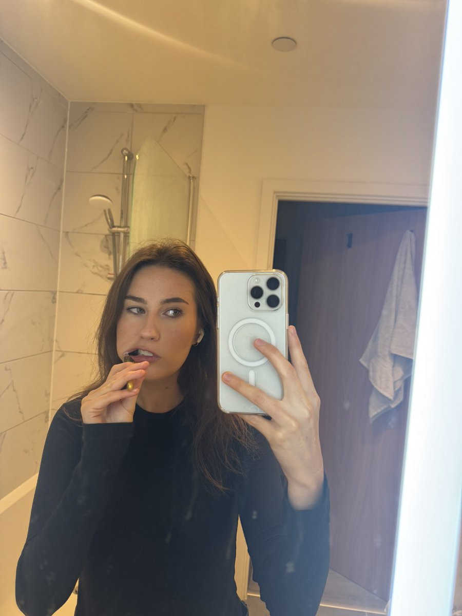 IZZY tweet media