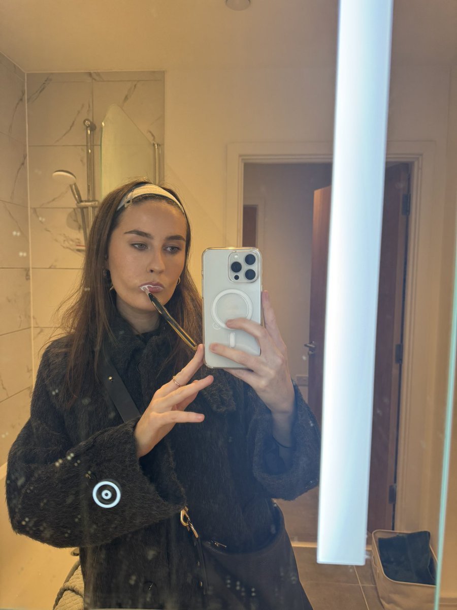 IZZY tweet media