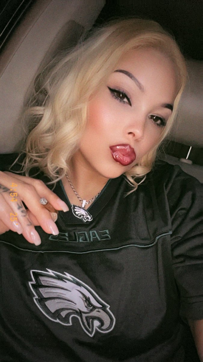 kushqueen215's tweet photo. A queen's crown 👑 shines brighter when haters try to dim it💯
#Her💋
#Queen👸🏼
#LaBebe🥰
#Kushqueen👸🏼🍃💨💋💯🤟🏻🕷️🫶🏻🖤 https://t.co/pSJQ1nA3dm