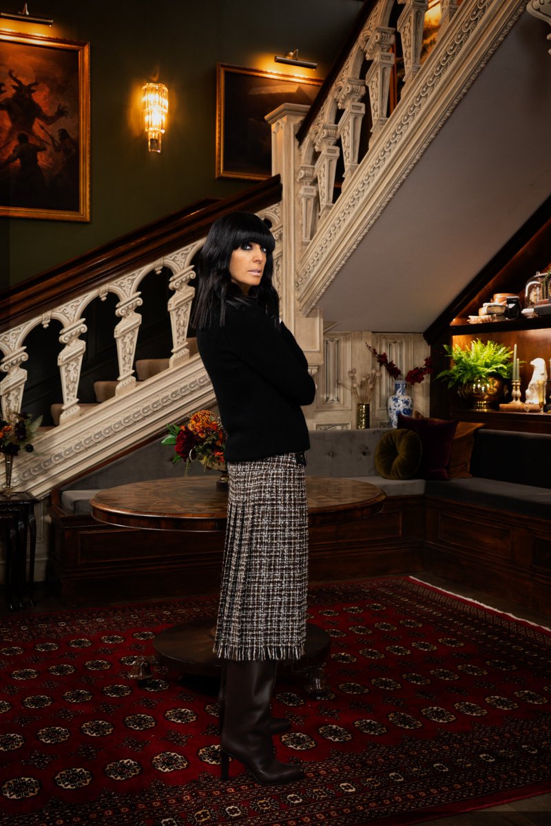 bbcpress's tweet image. The Traitors host Claudia Winkleman teases new series four twist 

"What happens in this series is truly extraordinary with moments that made me gasp"

More ➡️ bbc.in/3KRA7mJ