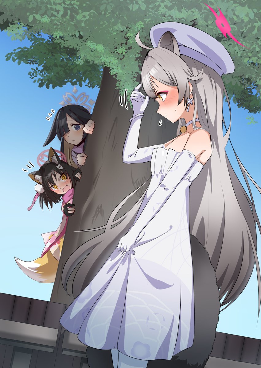 おめかしして待ち合わせするミチル(に勝手についてきた忍術研究部部員2名) 