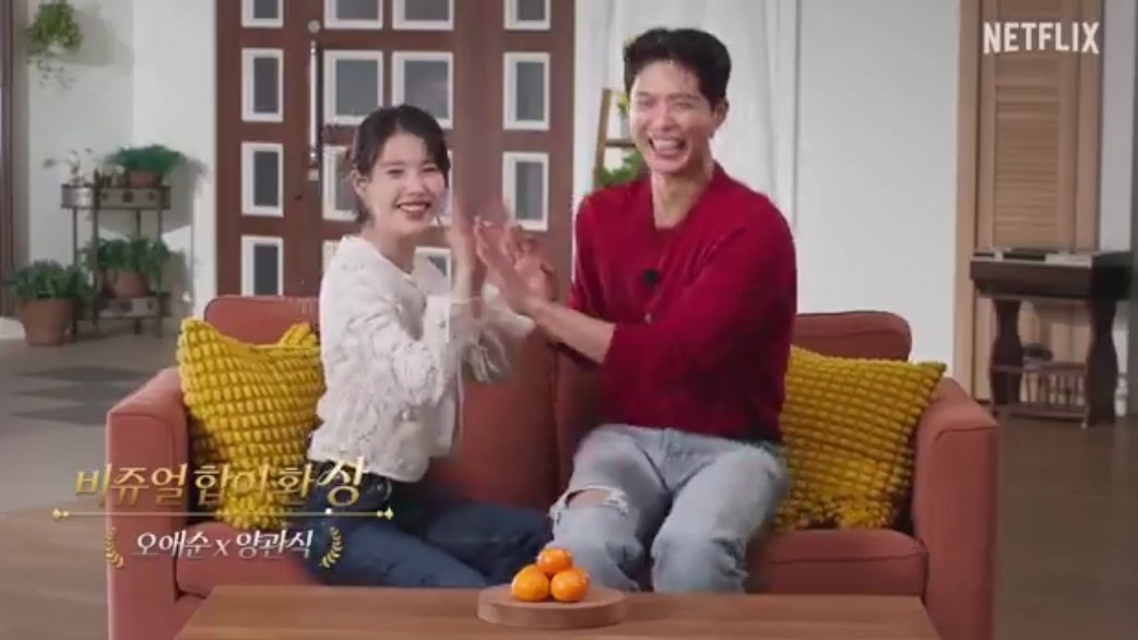 I know Bogum always feel grateful and happy each time he won awards, but this is actually first time his winning excitement loudly visible😂 
Congrats our netflix best couple, IU-Bogum♥️