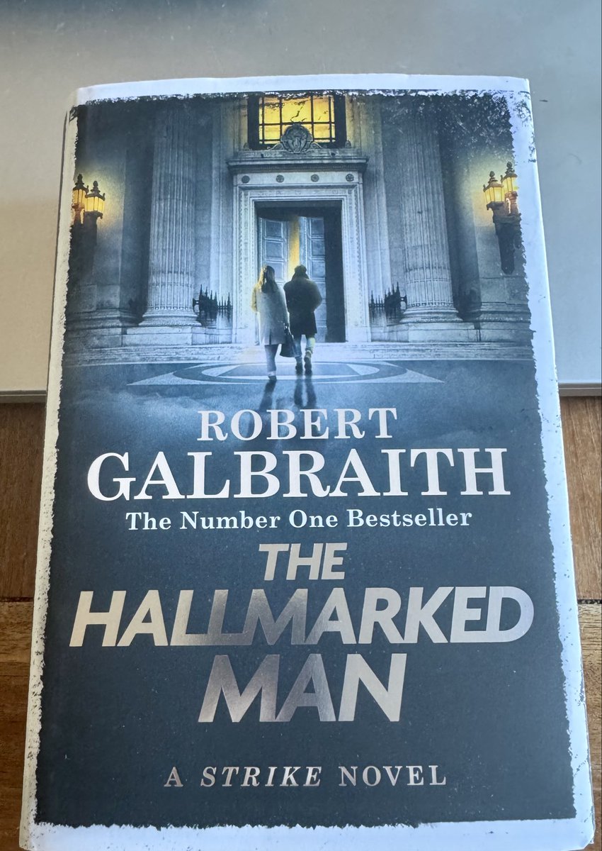 recerusse's tweet photo. Con questo libro mi ha fatto soffrire, ma la amo comunque e resto compulsivamente attaccata alle avventure di Strike e Robin 💛. Aspetto con trepidazione il seguito! #follipergialli #MioLibro2025 https://t.co/AjdM0ZWjVF