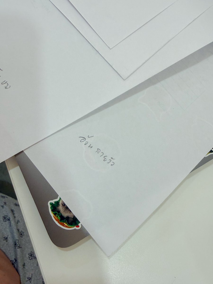 _DNVP2_'s tweet image. เพิ่งเห็นว่าใบฝังไมโครชิพคุณผู้ช่วยเขียนโน้ตไว้ข้างหลังด้วย 55555 แล้วเขียนพิว่า อ้วน ลายวัว🤣