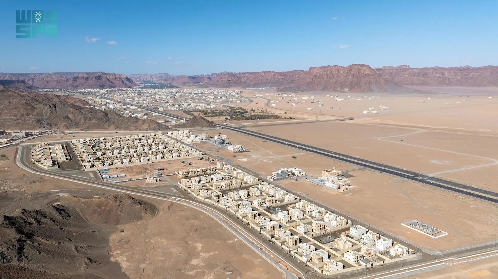 مشروع تطوير طريق عثمان بن عفان -الجزء الشمالي، بطول 4.3 كم، يشمل تنفيذ 7 جسور وتحسين مسارات الطريق بما يعزز الانسيابية في شمال العاصمة، بطاقة استيعابية تبلغ 500 ألف مركبة يوميًا.. ومشروع التعديلات الهندسية للمواقع المزدحمة "الحزمة الثانية"، بهدف تحسين 8 مواقع في شبكة الطرق بمدينة الرياض، من خلال حلول هندسية تسهم في تقليل الازدحام ورفع كفاءة بعض التقاطعات، وزيادة متوسط الطاقة الاستيعابية بنسبة 40-60%. 