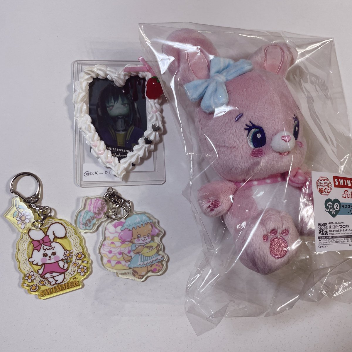 ux_o12's tweet photo. 【交換／譲渡】キャラ福くじ『SWIMMER Ribbon』

譲）B賞 リバニー 
F賞2種

求）B賞 キャミー
F賞画像参照
定価＋送料

アクキーはどちらもシール剥がしてます。
B賞のみの譲渡不可

お気軽にお声掛けください。 https://t.co/S6iCntV3WA