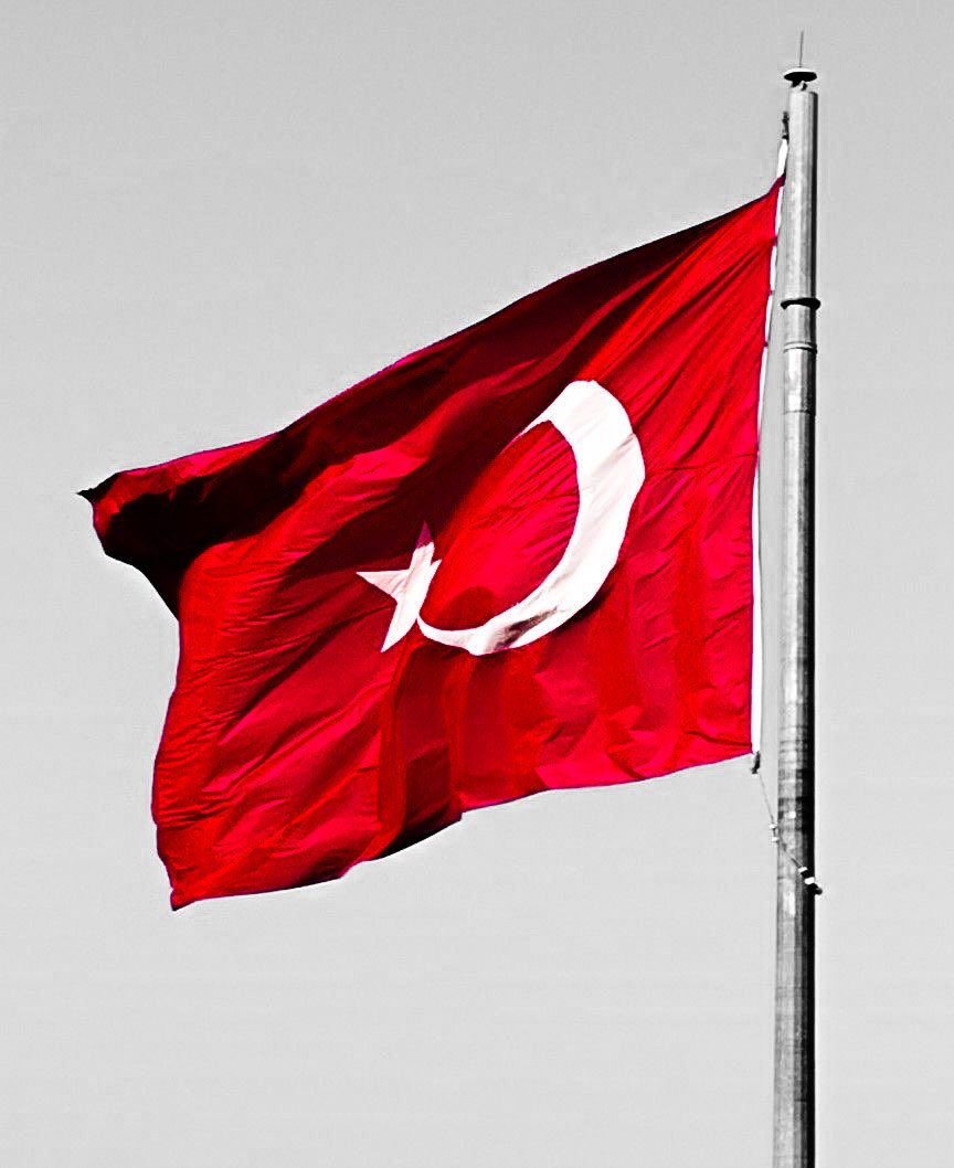 Yalova’da gerçekleştirilen operasyonda teröristlerle girilen çatışmada şehit düşen kahraman polislerimize Allah’tan rahmet; kederli ailelerine ve Aziz Milletimize başsağlığı, yaralı polislerimize acil şifalar diliyoruz. 🇹🇷