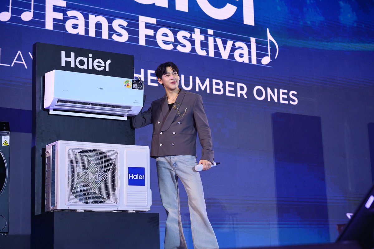 ฟินส่งท้ายปี! “แบมแบม” ใกล้ชิดแฟน ๆ แจกโมเมนต์ร้อง–เล่นแบบจัดเต็ม เรียกเสียงกรี๊ดสนั่นลั่นงาน Haier Fans Festival, PLAY WITH THE NUMBER ONES

facebook.com/share/p/17b1VX…

#BamBam 
#HaierxBamBam #HaierxBamBamFansFestival 
#HaierFansFestivalxBamBam