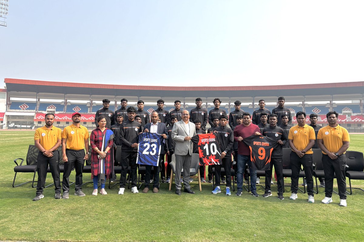 sports_odisha's tweet photo. The Sports Odisha Team is all set to compete in the Reliance Foundation Development League (RFDL) Season 5 – Rest of India 2 Regional Qualifiers, scheduled to be held in Jamshedpur from 31 December 2025 to 8 January 2026. ⚽

On behalf of the DSYS, Commissioner-cum-Secretary Sri Sachin R. Jadhav, IAS met the team, unveiled the official jersey and extended his best wishes ahead of the tournament.

#OdishaForFootball