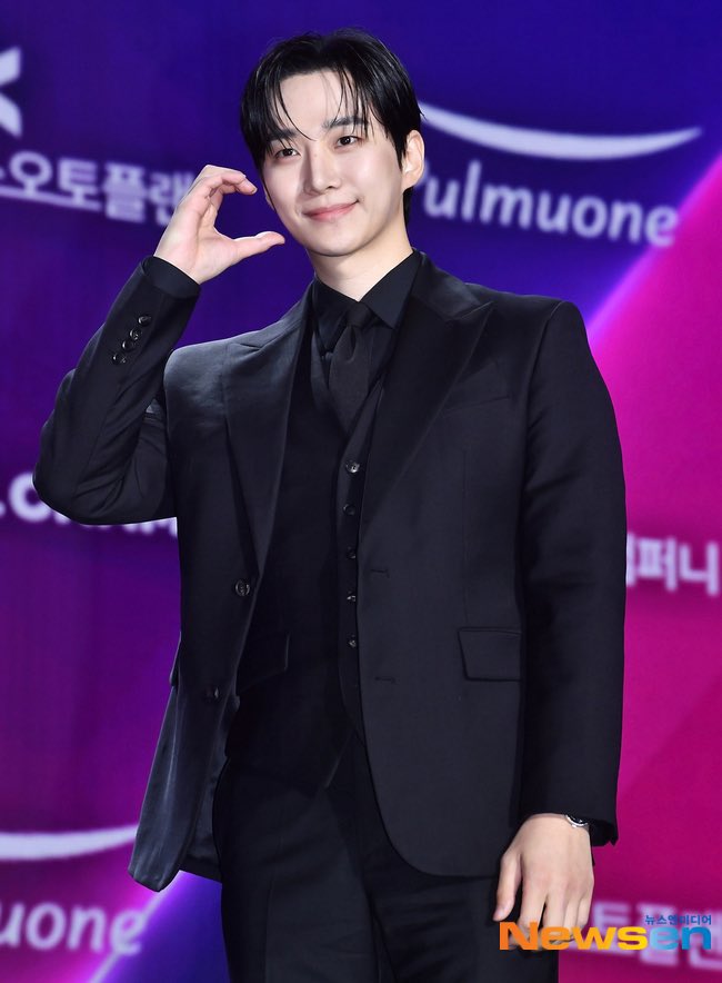 APAN🏆

オールブラックでかっこいい!!😍🖤

#2PM #투피엠 #이준호 #준호 
#leejunho #JUNHO #ジュノ