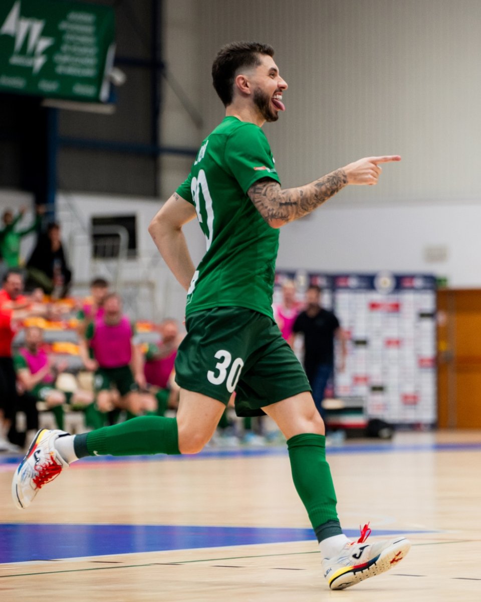 #3 Ekstraklasowe momenty 2025

Lion Ribeiro miał jesienią aż 26 takich wybitnych momentów 🔝 Brazylijczyk w 15 meczach strzelił 19 goli i dołożył do tego 7 asyst będąc jedną z absolutnie największych gwiazd FOGO Futsal Ekstraklasy 🌟 Czekamy czym zaskoczy nas wiosną... 👀