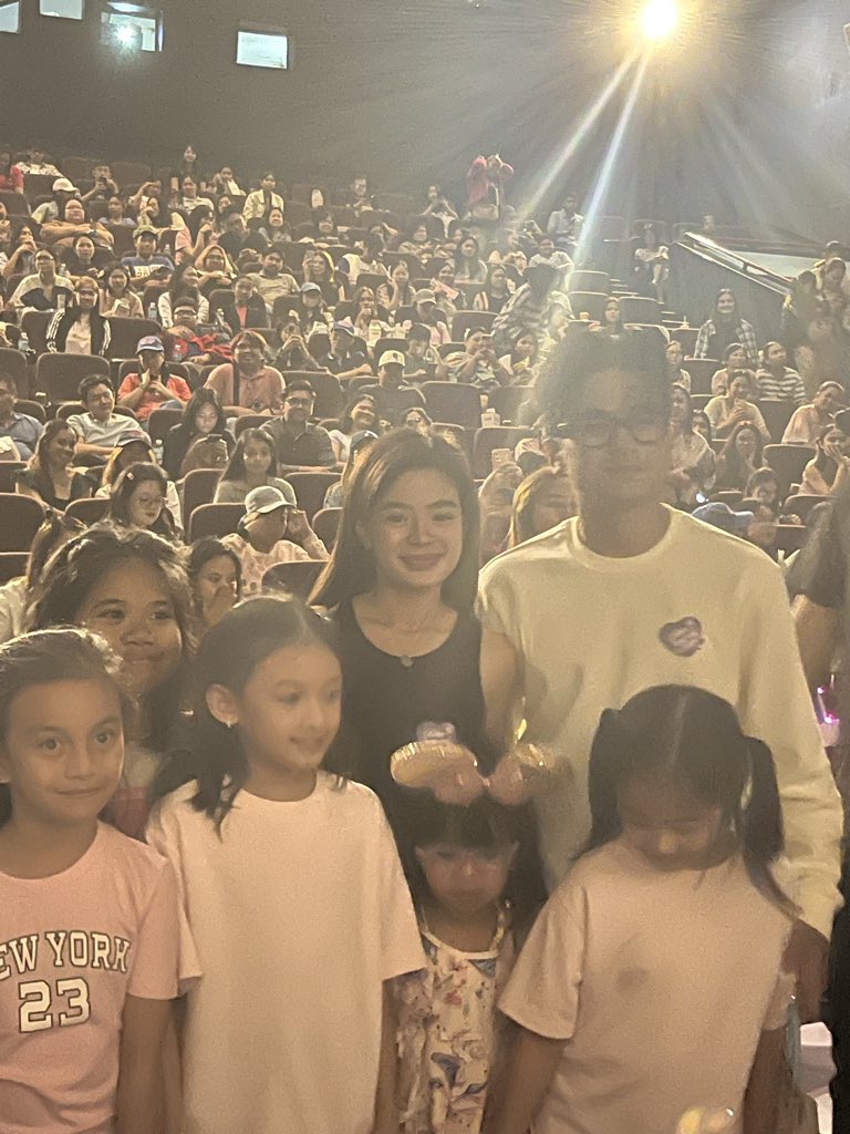 echoradha's tweet photo. low quality, willca with the kids at gateway cinema. 

LYSB WILLCAnema DAY
LYSB WILLCAnema DAY https://t.co/8HbBNzZd4Y