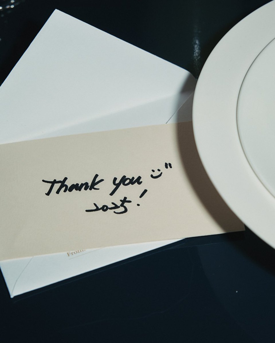 This is siwon guys. The beautiful handwriting and his iconic smiley emoji 🙂