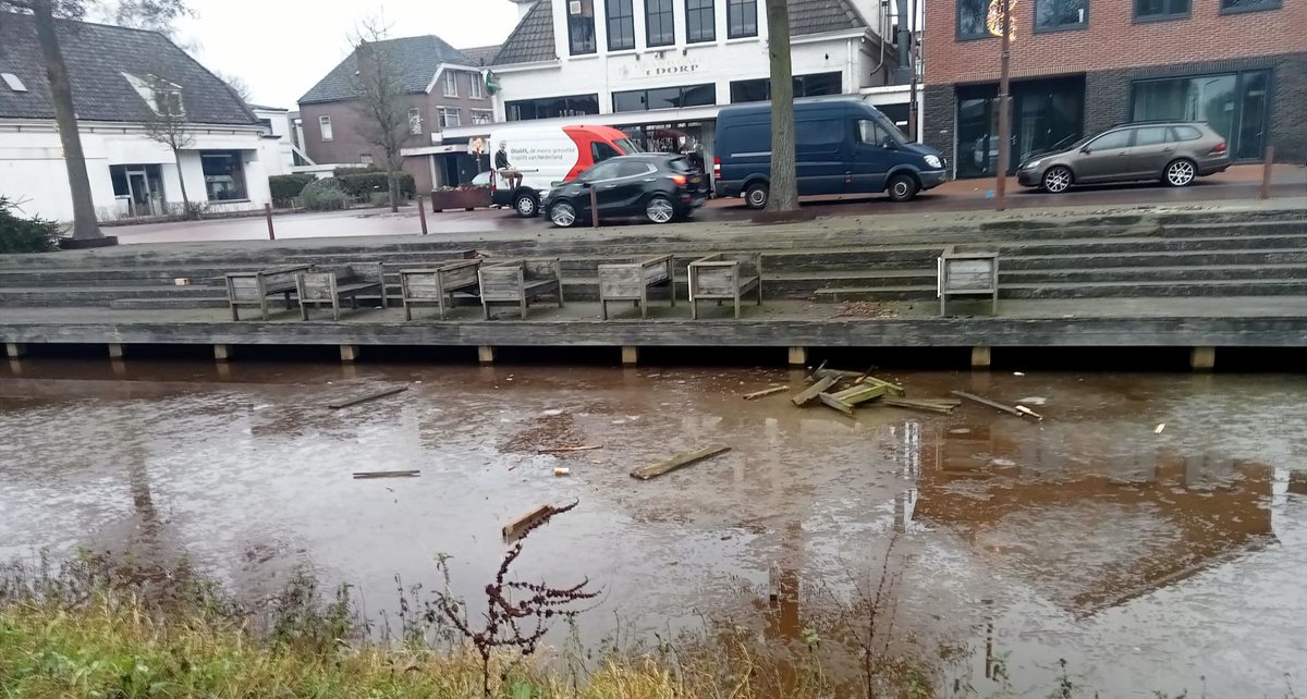 Vernieling bankje aan de Wisseling in Dedemsvaart