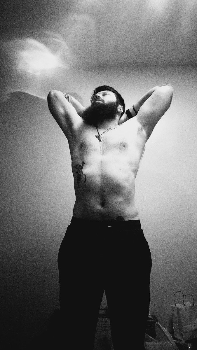 Life_leon's tweet image. Най буде останній #хтивийпонедiлок цього року