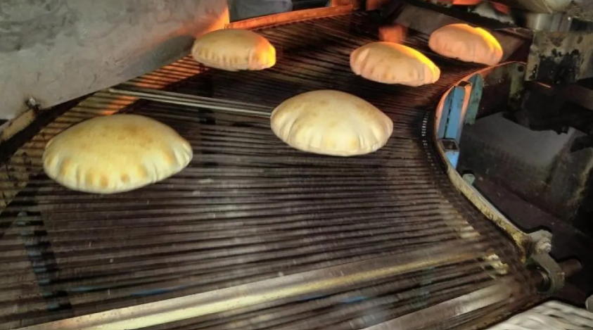 الصناعة والتجارة: تزويد المطاحن بالقمح لضمان توفر الخبز خلال الحالة الجوية 