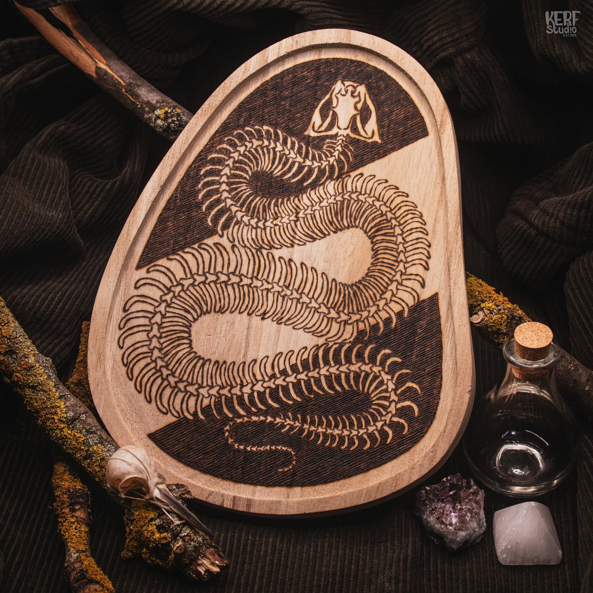 Handmade woodburning tray
Skeletal snake 🔥🐍
🛒👇