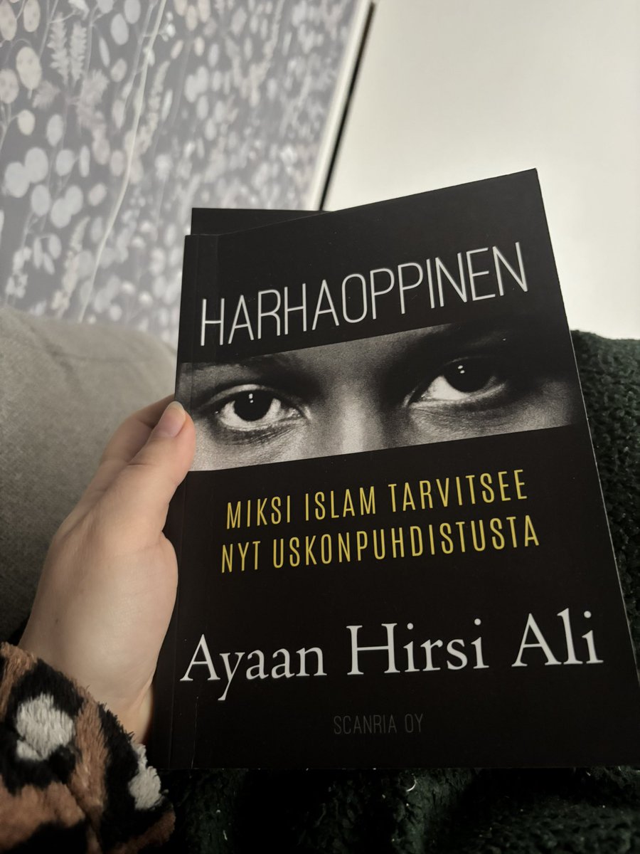 Pukki toi tällaisen. Arvasi varmaan, että makoilen taas loppuvuoden kipeänä.