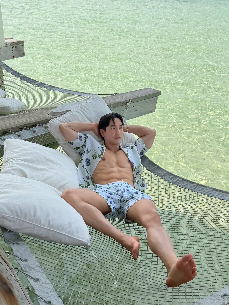 JoeTrivisvavet's tweet photo. Wishing you a happy holiday…🤗🤍💚💙✨

#Orlebarbrownthailand #OrlebarBrown #FEELSUMMER #OBsAroundTheWorld #HOLIDAYBETTER
#sonevajani https://t.co/e4DQ8JElMt