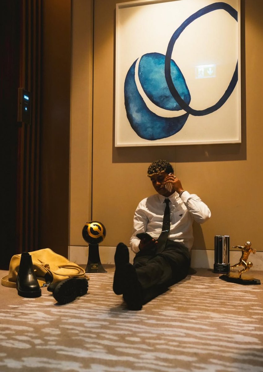 1LMESSI's tweet image. بعد سنوات بيتصور مثل كذا وهو معه 6 بالون دور