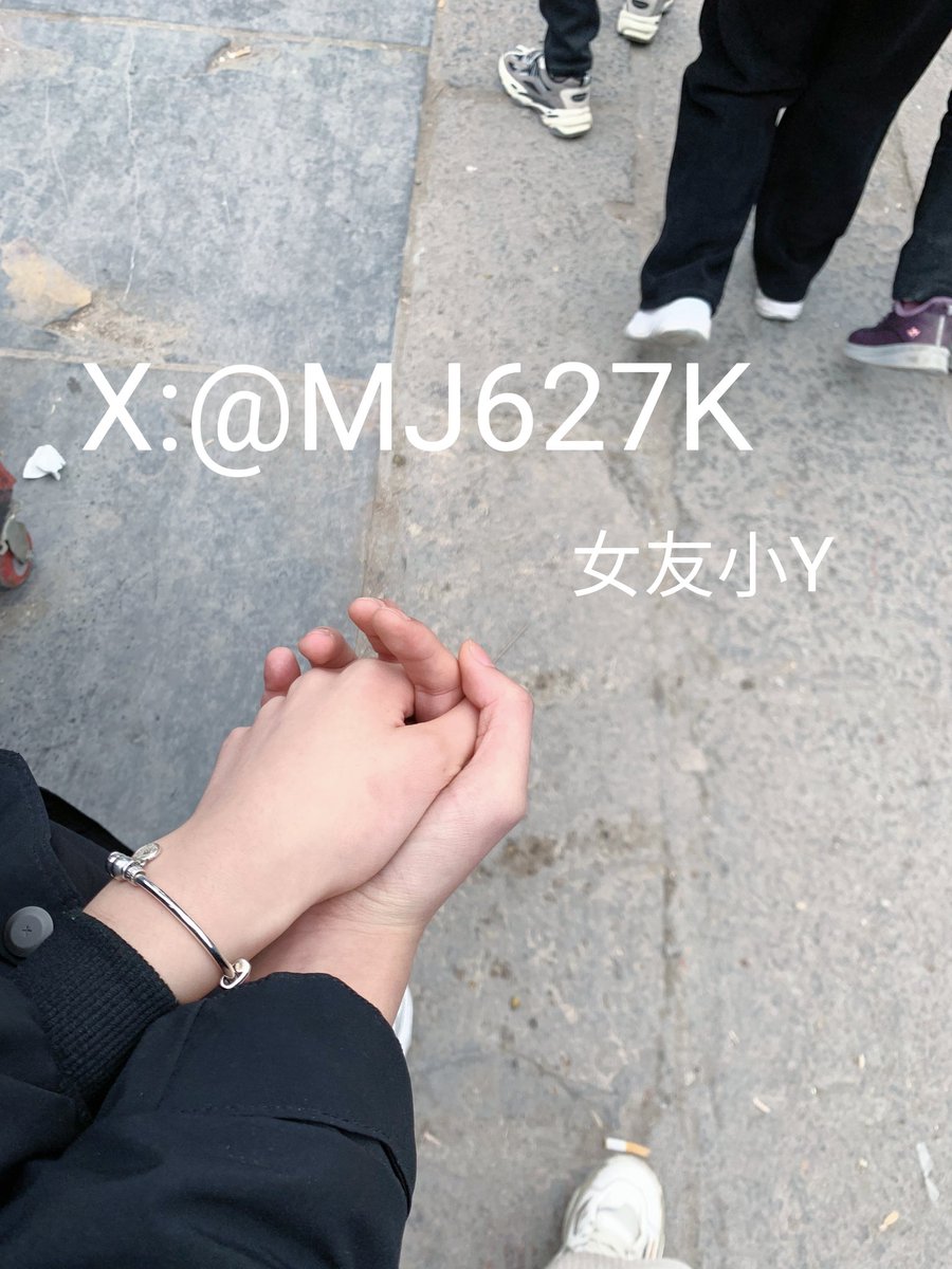 MJ627K's tweet image. 香菜发的那个不是小Y，不是小Y，不是小Y。
我和小Y我俩感情好的很，也不吵架，这会儿正逛街呢，一打开手机一看消息，我人都傻了，都啥啊🫠