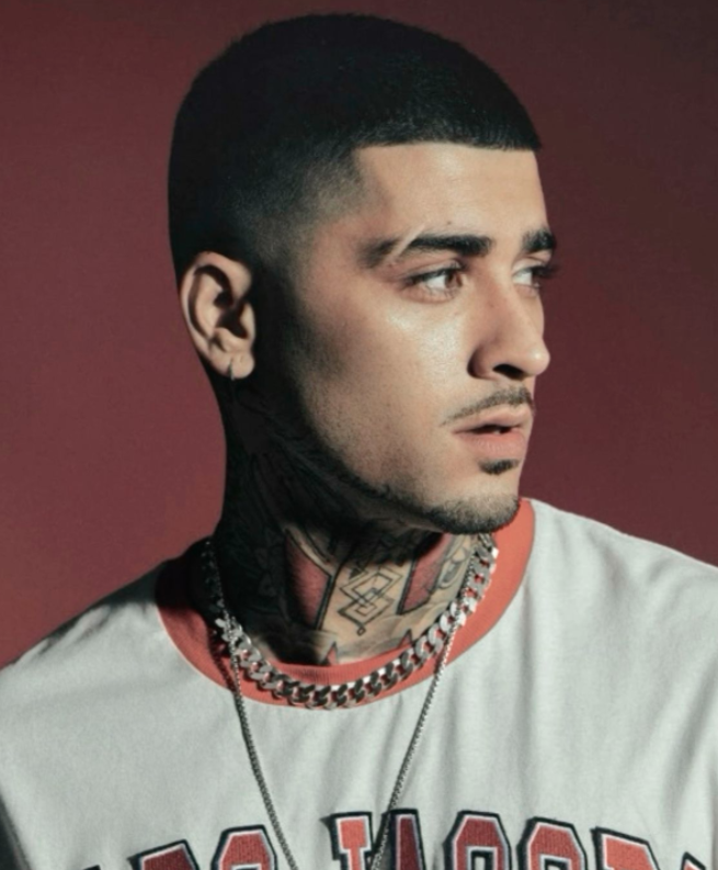 AboutMusicYT's tweet image. Both EXO's Kyungsoo and Zayn were born on 12/01/1993.