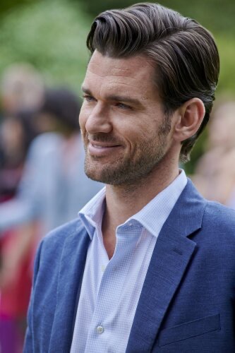 Irishhoopster77's tweet photo. The chemistry? Unscripted.
#OnScreenMagic #KevinMcGarry #HallmarkHeart #RomanticEnergy https://t.co/9e3oIHlBAV