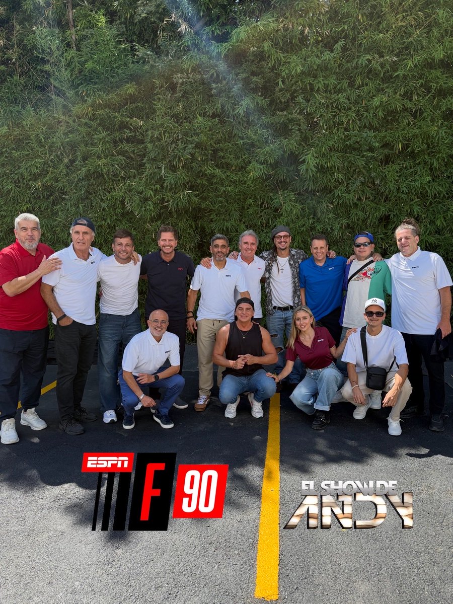 ELSHOWDEANDY's tweet photo. Tocando en el ultimo programa de #f90 por @ESPNArgentina junto al @PolloVignolo y todo el equipo 📺🎵 18-12-2025 https://t.co/JJeTriMsRG