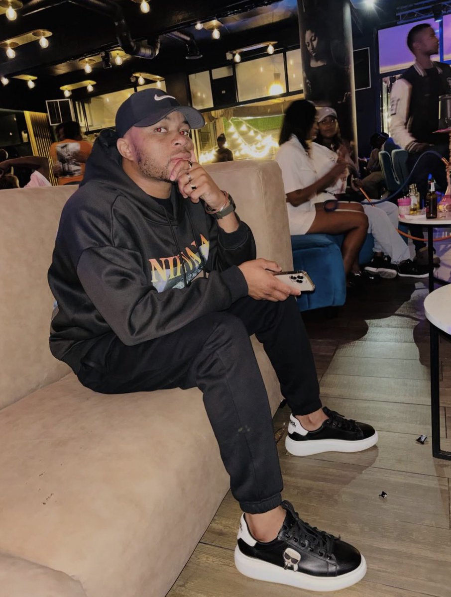 Your hustling boyfriend &amp; he’s Zimbabwean! Zimbabwe to the World! 🤣