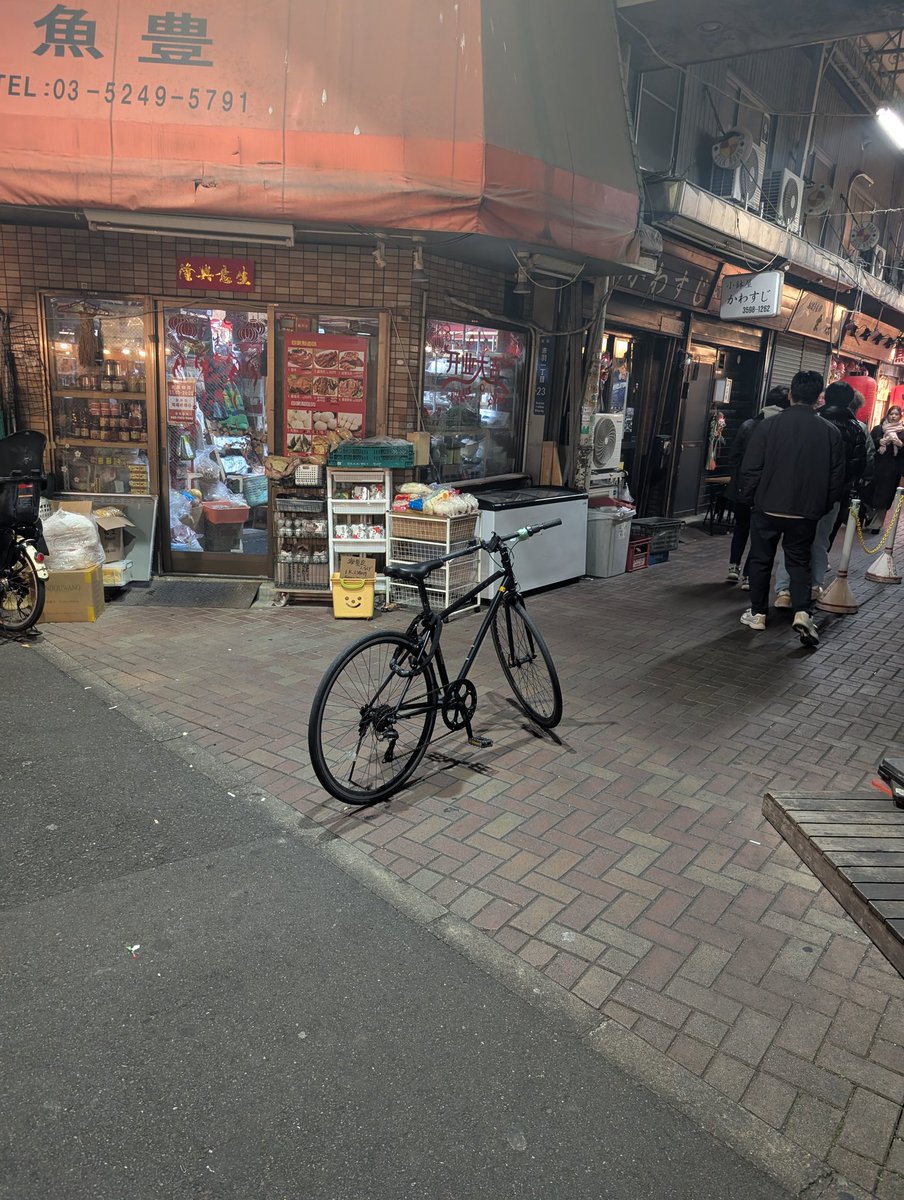 ikeike0901's tweet photo. この停め方はジャマだよね😓 https://t.co/qVlwqOTIDk