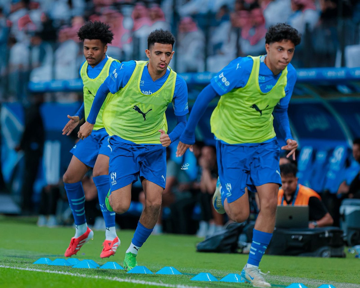 مع اخوي الكابتن عبد العزيز الهدهود والكابتن صالح برناوي أسأل الله العلي العظيم التوفيق لنا
#الهلال