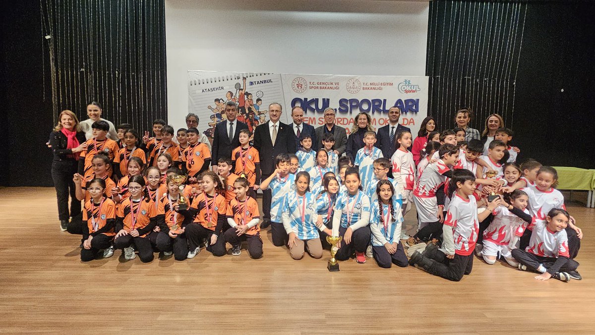 Okul Sporları Toplu Ödül Töreni, Kaymakamımız Sayın <a href="/BekirDinkirci/">Bekir DINKIRCI</a>, Millî Eğitim Müdürümüz İsmail Yıldırım ve İlçe Spor Müdürü Özge Çankaya’nın katılımıyla Şehit Akın Sertçelik Anadolu İmam Hatip Lisesinde gerçekleştirildi.

<a href="/tcmeb/">Millî Eğitim Bakanlığı</a> <a href="/Yusuf__Tekin/">Yusuf Tekin</a> <a href="/istanbulilmem/">İstanbul İl Millî Eğitim Müdürlüğü</a> <a href="/iyildirim58/">ismail yıldırım 🇹🇷</a>