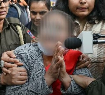 उन्नाव बलात्कार मामले में दोषी बीजेपी के पूर्व विधायक कुलदीप सिंह सेंगर की जमानत याचिका सुप्रीम कोर्ट ने रोक लगा दी है.

कुलदीप सिंह सेंगर की जमानत रद्द करवाने में अहम भूमिका सुप्रीम कोर्ट के सुपरस्टार वकील महमूद प्राचा ने निभाई है.

भारत में हिन्दू मुसलमान राजनीति के बीच एक