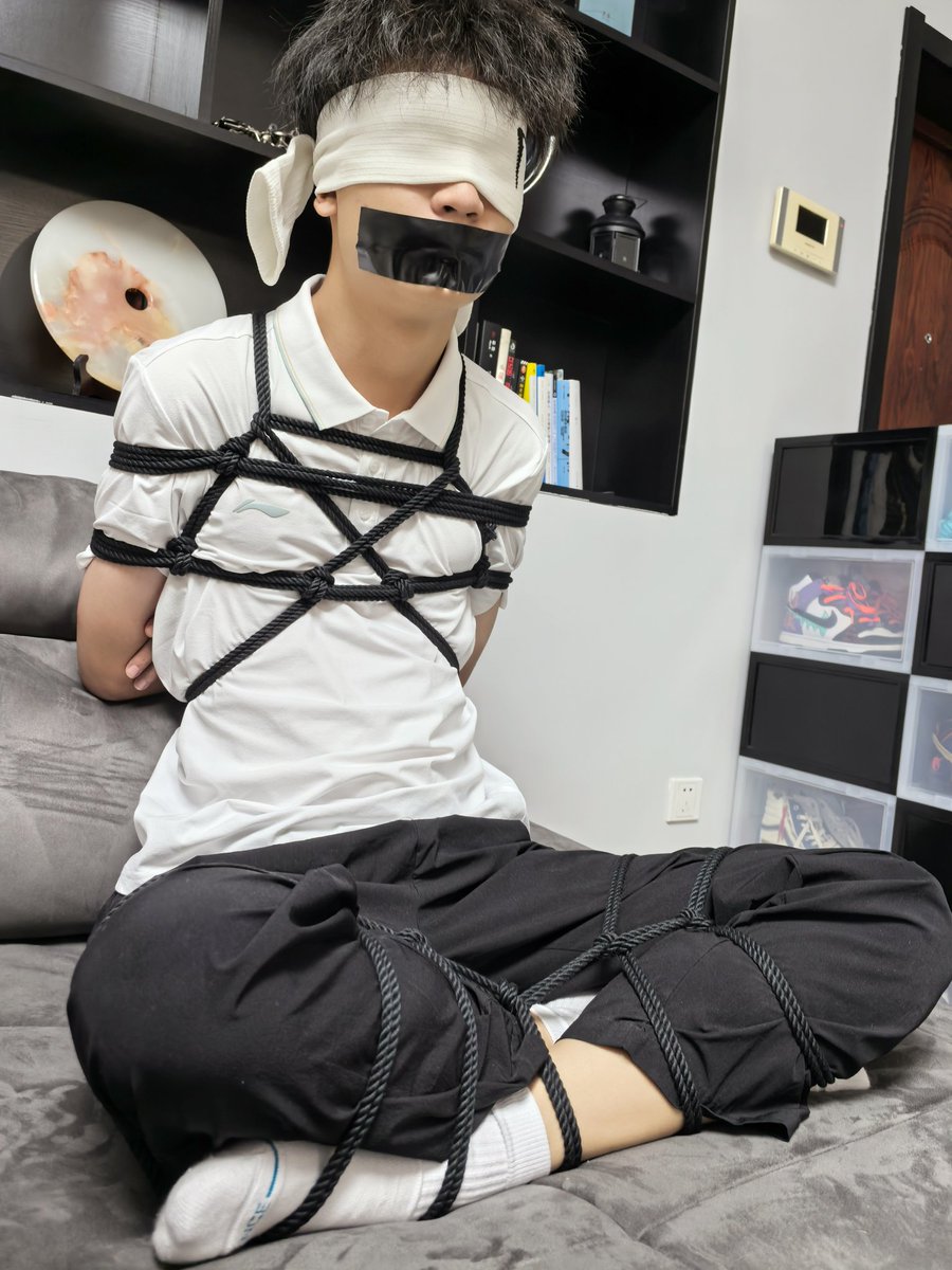 脏了的白球鞋 tweet media