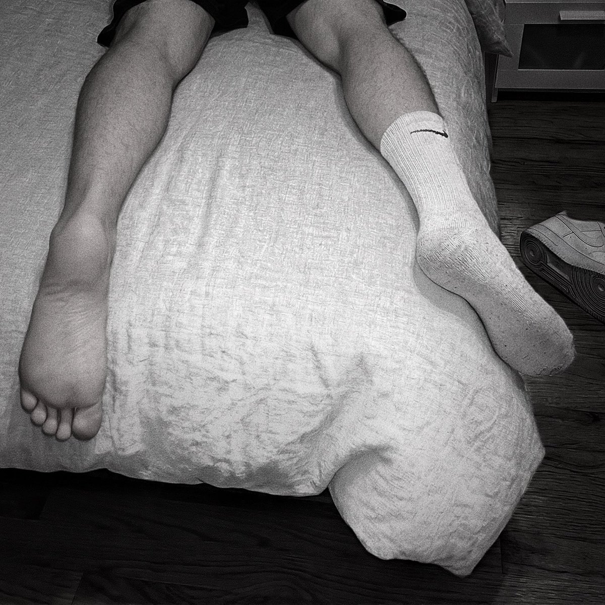 LTY241's tweet image. 喜欢只脱一只