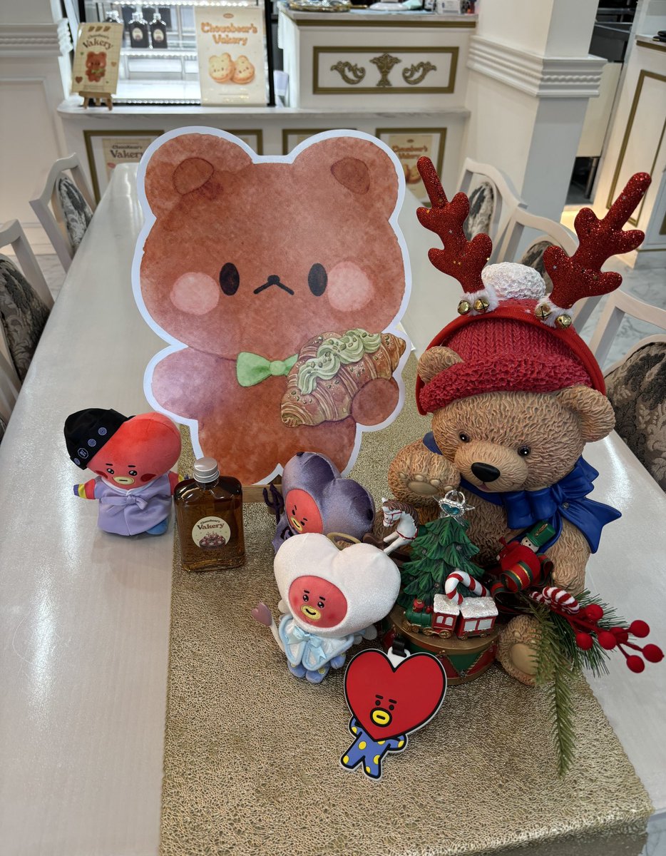 maruchan625's tweet photo. 大阪鶴橋
Ha-neul Cafe(ハヌルカフェ)さん
テテセ��イルカフェ、素敵な写で今年一年幸せでいっぱいになりました！
@_nuna_v
@_nuna_v_jp
#テテセンイル
#v
#뷔 https://t.co/x4L9f1zxJF