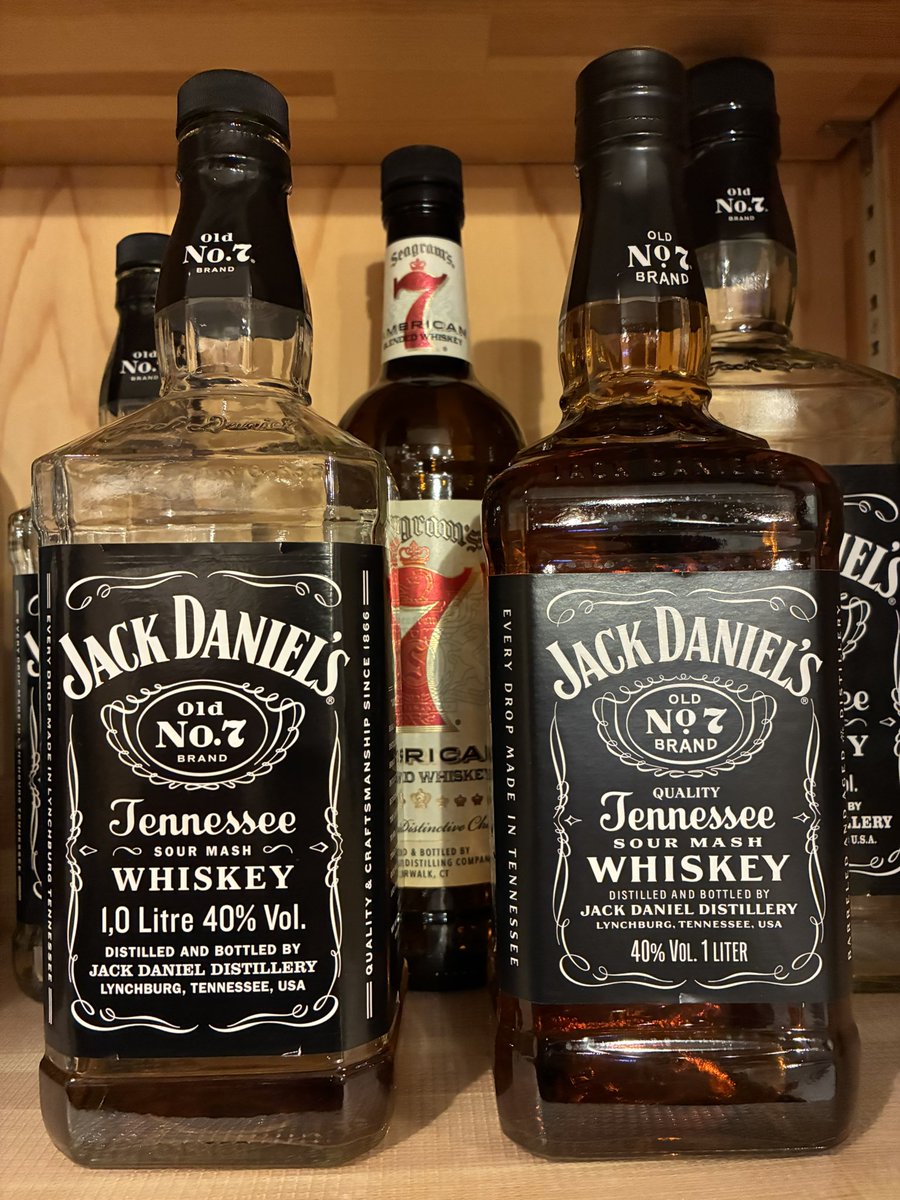 ジャックダニエル瓶変わった！ 昔の丸みおびた感じになってる！