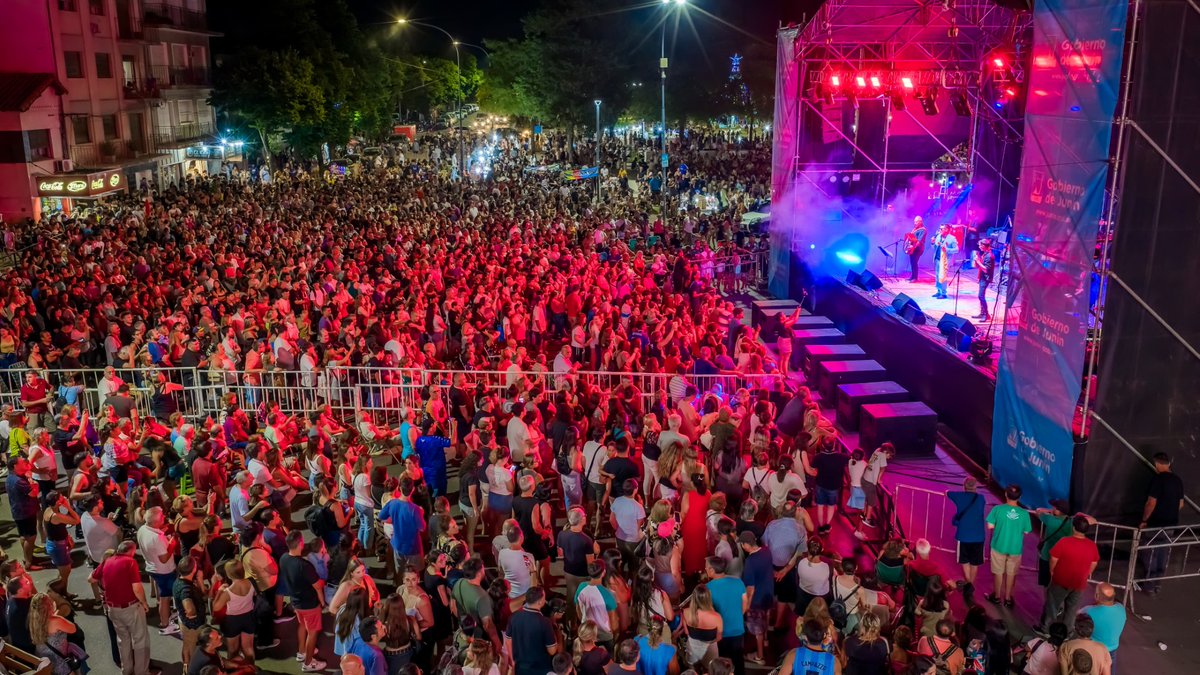 Una gran multitud celebró los 198 años de la ciudad con cultura, música, emprendedores y fuerte participación comunitaria - FM Metropoli metropolifm.com.ar/articulo/una-g…