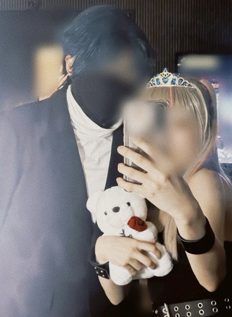 ⚠︎cos C.R🍨.🌈🕒🍼ゲーム内衣装

コス納めでホスト🍨して来ました
姫がお菓子作ってくれてて隣でずっと
お菓子爆食いしてたクソホストでした🥂