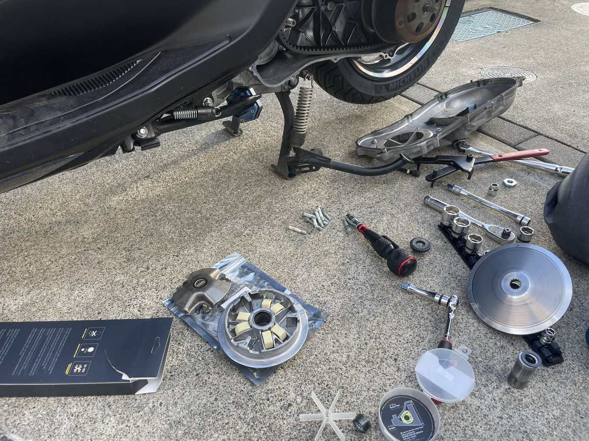 NMAX4796's tweet photo. 続き
・燃費は少し悪くなった気がする
・最高速は100は超えるので変わらず
・全体的にスポーツ感が増したとは思います。
・前後のブレーキに関しは純正と変わらず
こんな感じです
春になったら、ハイスピードプーリーに手を出そうかと。。。( ̄▽ ̄)
#NMAX #Michelin #Drプーリー #MotoDX https://t.co/uX0aX6z1Mb